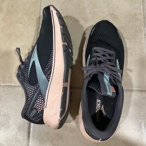 Brooks Ghost Sneakers - Size 10 US Women’s